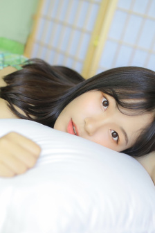 《年轻的女教师》在线